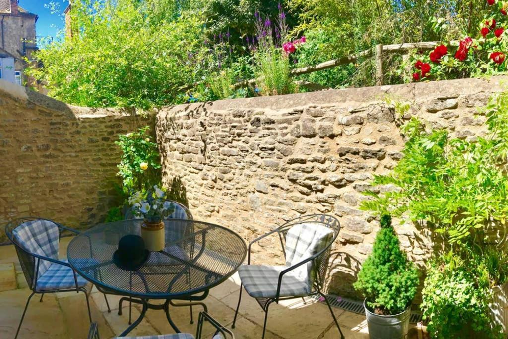 Oxfordshire Living - The Bowler Hat Cottage - Вудсток Екстер'єр фото