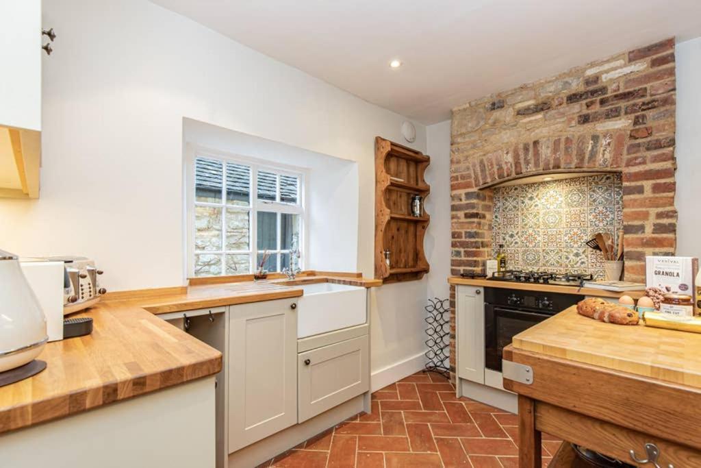 Oxfordshire Living - The Bowler Hat Cottage - Вудсток Екстер'єр фото