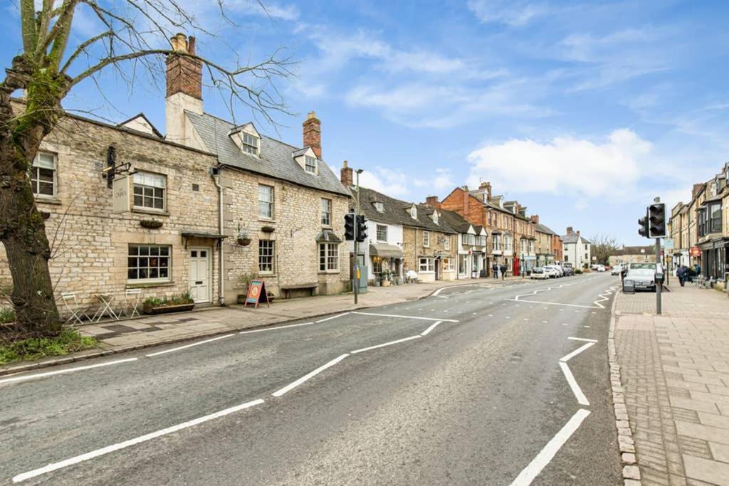 Oxfordshire Living - The Bowler Hat Cottage - Вудсток Екстер'єр фото
